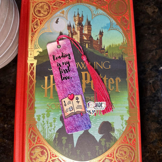 Reading is my first love. Bookmark